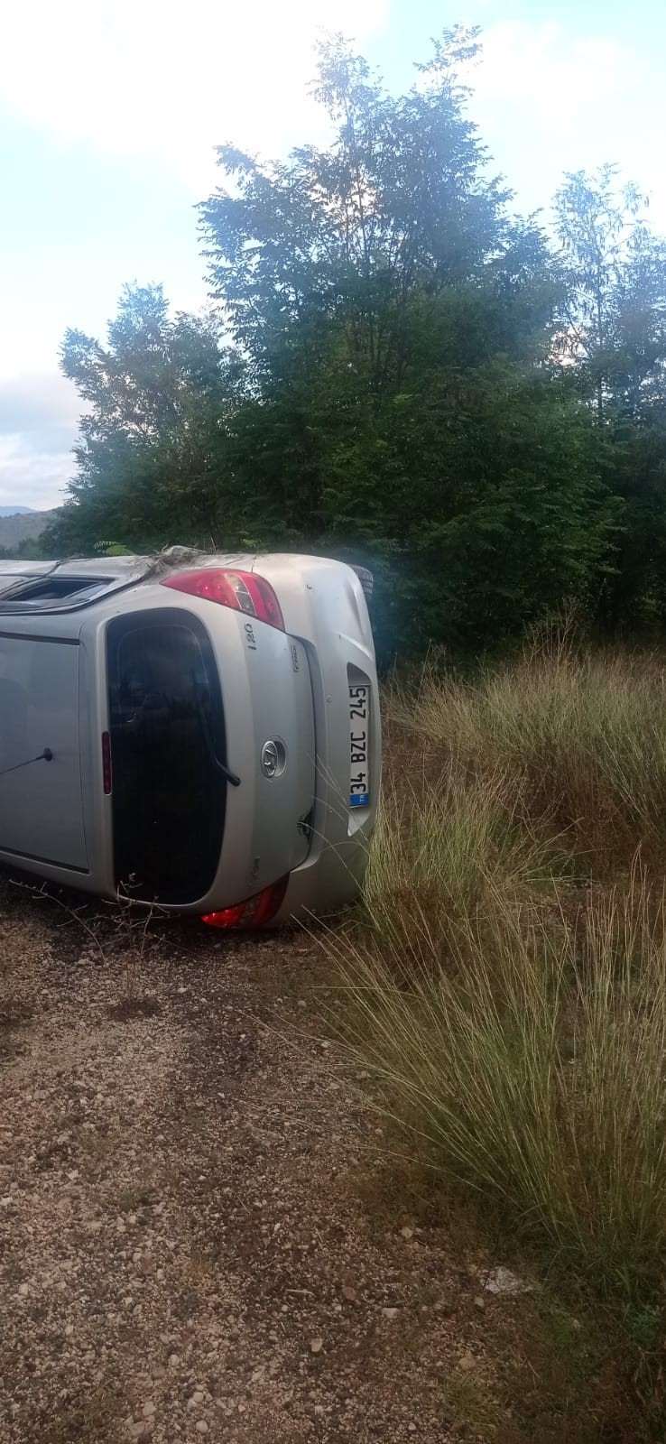 Karabük te devrilen otomobildeki 2 si çocuk 3 kişi yaralandı ASAYİŞ