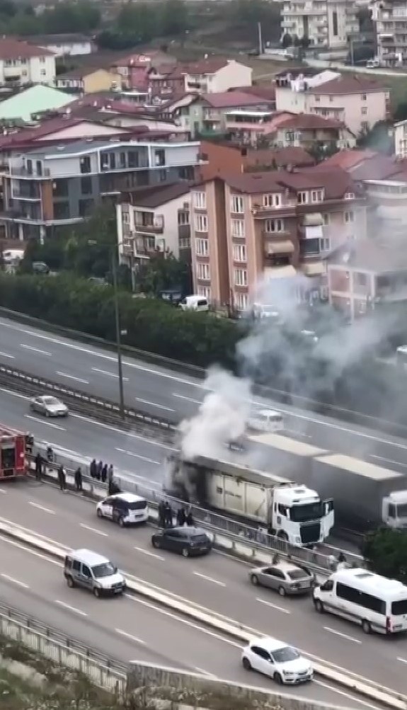 TEMde tırın dorsesi alevlere teslim oldu ASAYİŞ Samsun Hedef Halk