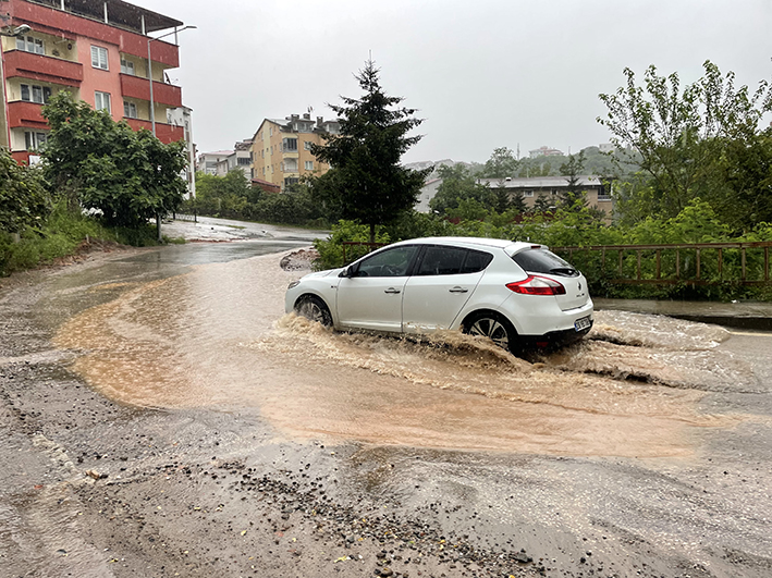 Ordu Da Karadeniz Sahil Yolu Nun Heyelandan Kapanan Kesimleri Ula Ma