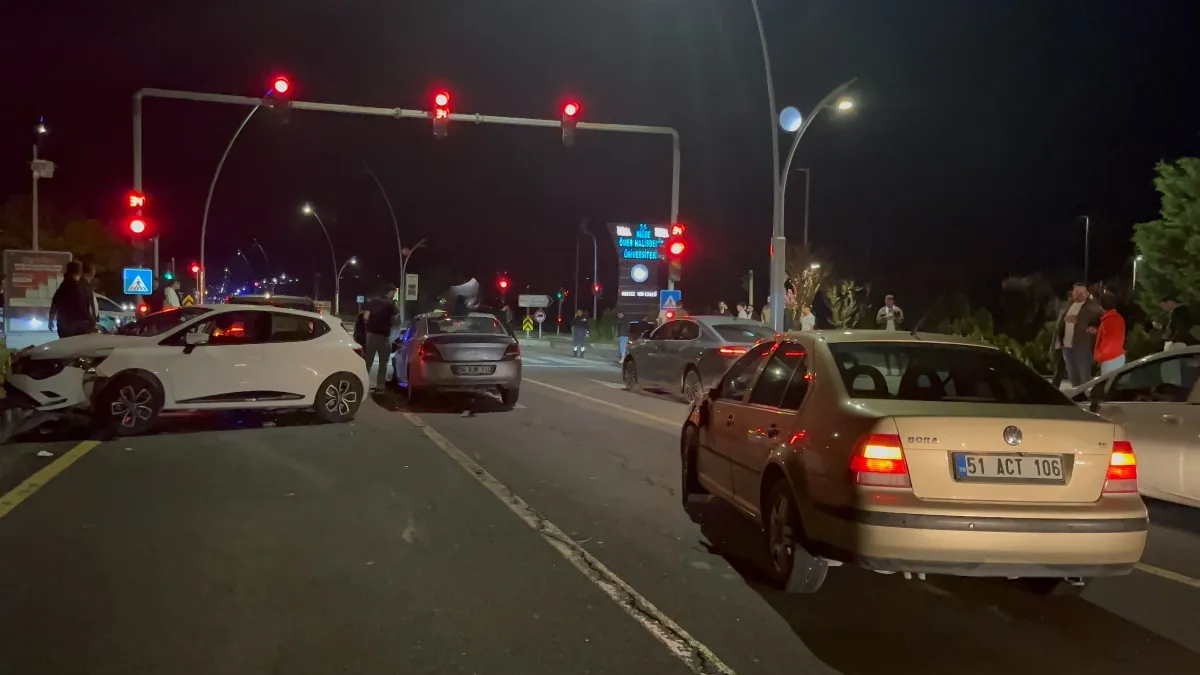 5 araç birbirine girdi! Yaralılar var...