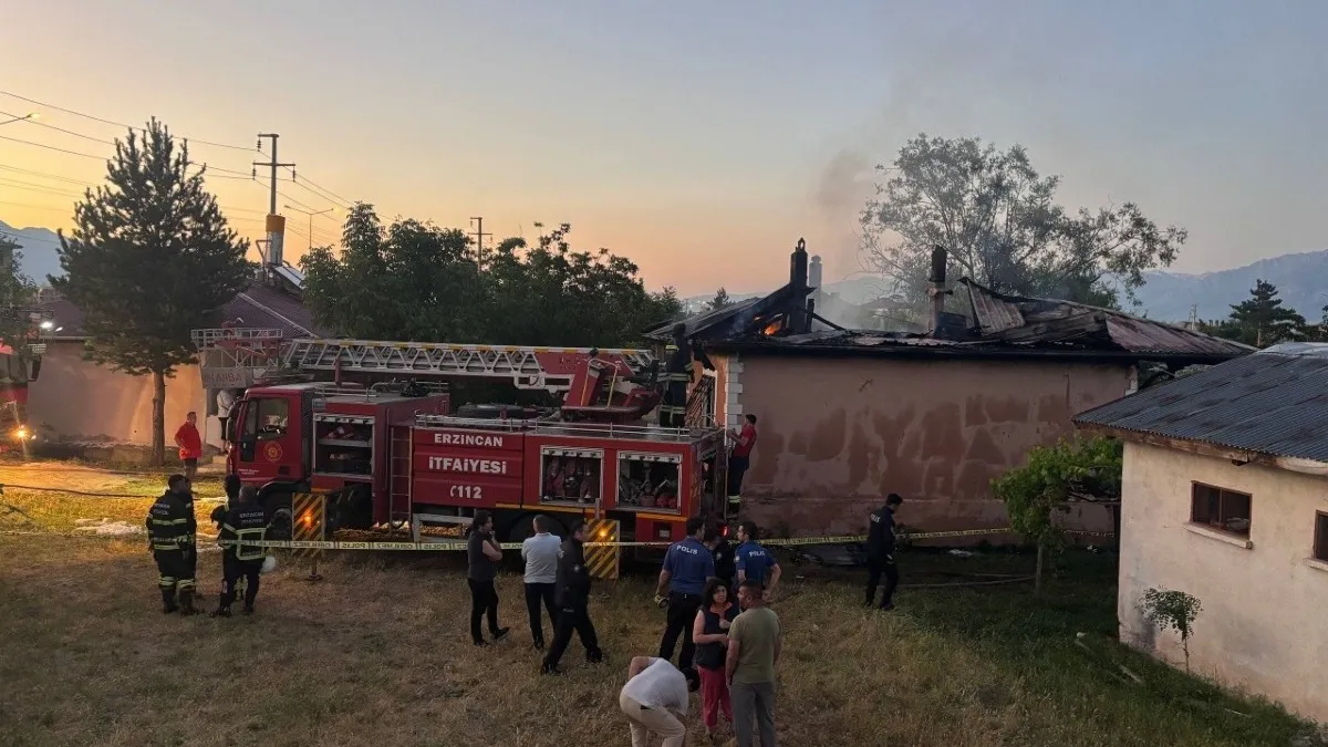 Alevler evi sardı! 72 yaşındaki öğretmen kurtarılamadı