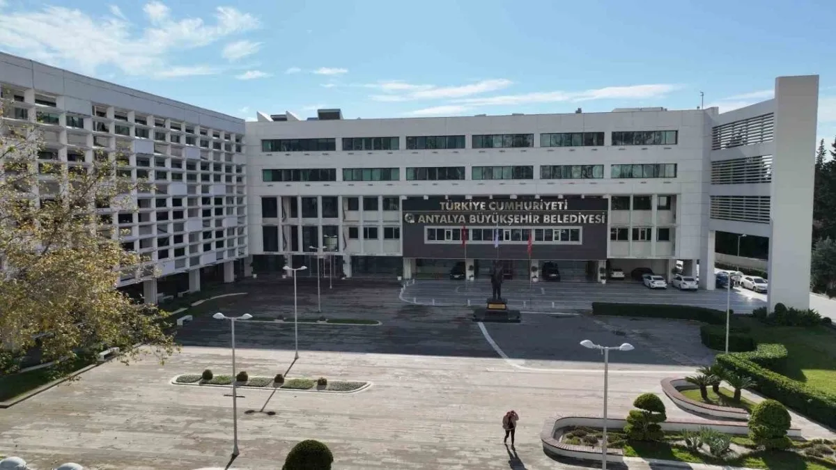 Antalya Büyükşehir Belediyesi'ne yeni operasyon: Çok sayıda gözaltı