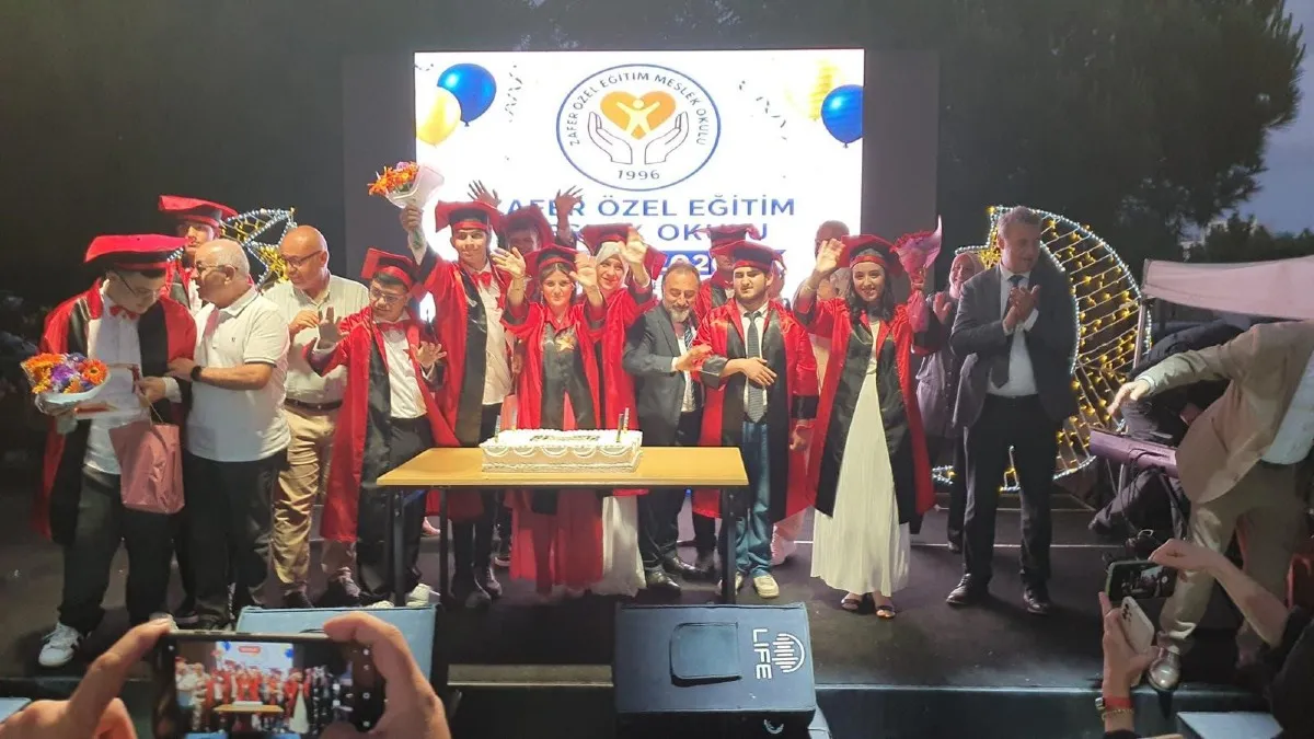Atakum’da 12 özel öğrenci mezuniyet sevinci yaşadı