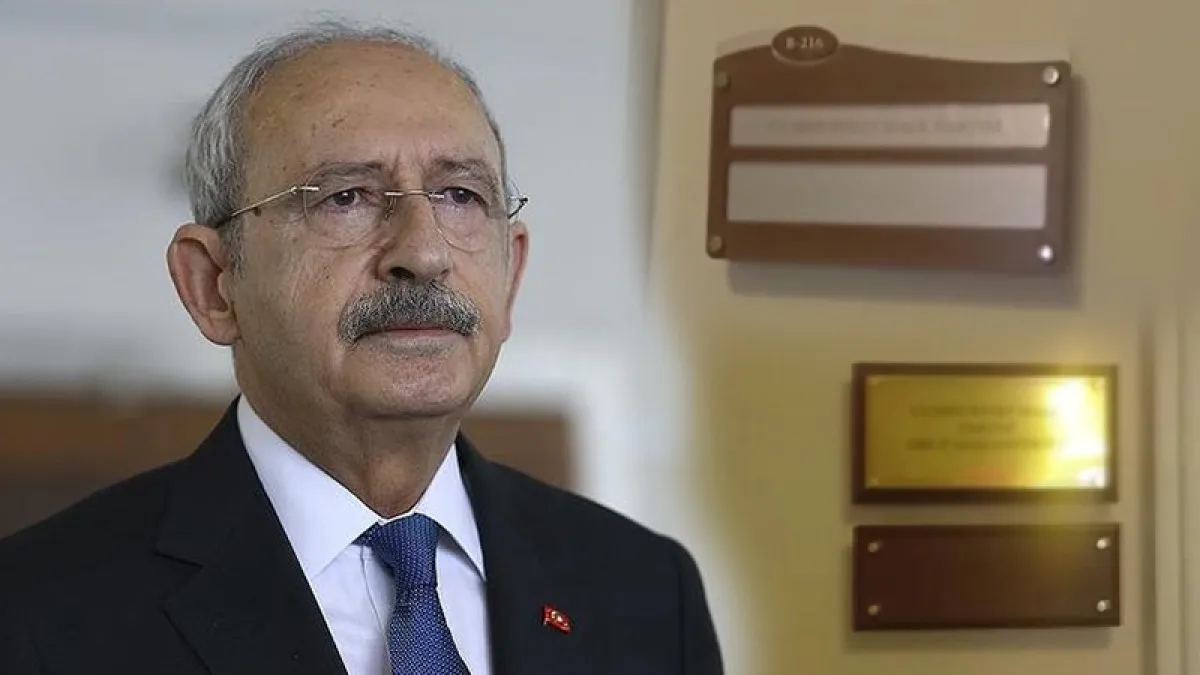 CHP’de ihraç krizi Meclis’e sıçradı: İki ismin tabelaları söküldü