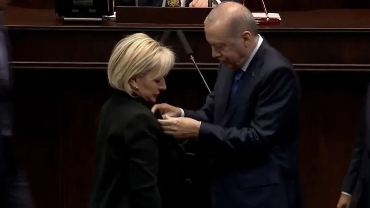 CHP'den istifa etti: Ak Parti'ye katıldı