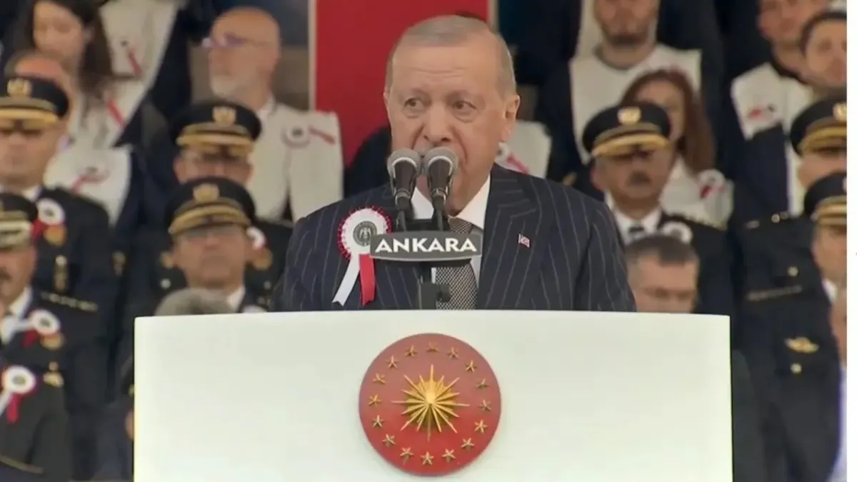 Cumhurbaşkanı Erdoğan'dan mezun polislere seslendi: "Pusulanız vicdan, hedefiniz adalet olsun"