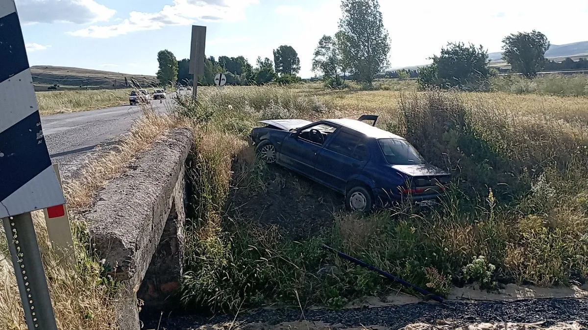Direksiyon hakimiyetini kaybetti, şarampole uçtu: 1 ölü, 1 yaralı