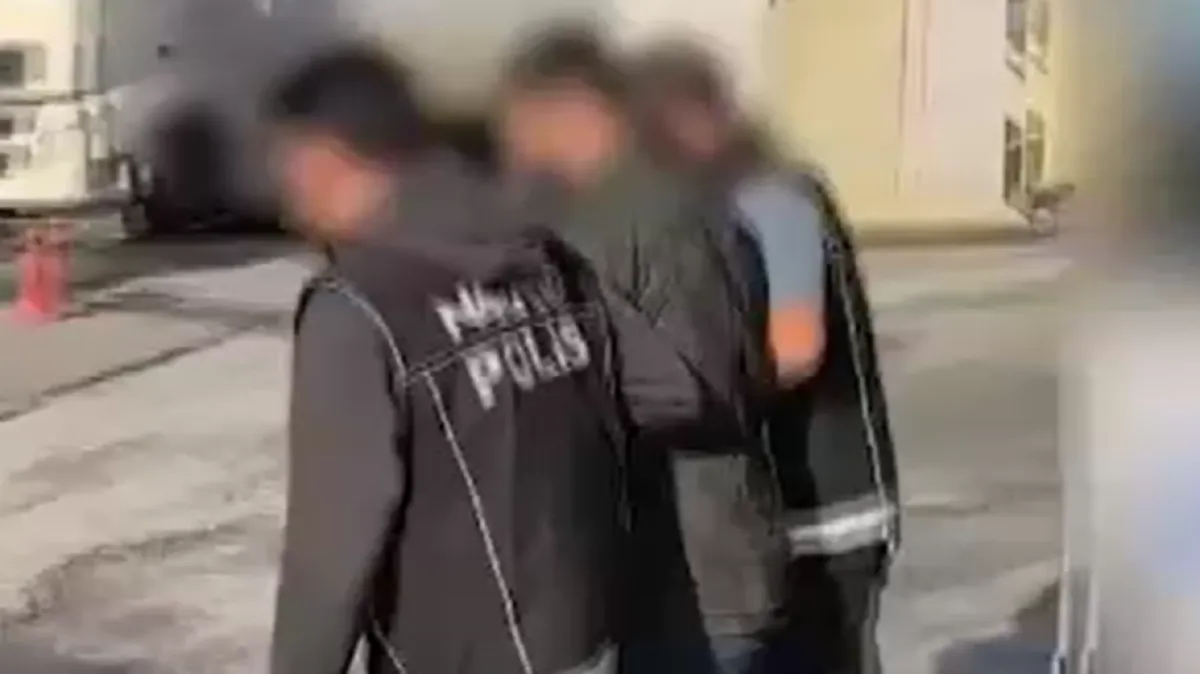 Durdurulan otobüste şok: Mide ve bağırsaklarından uyuşturucu fışkırdı