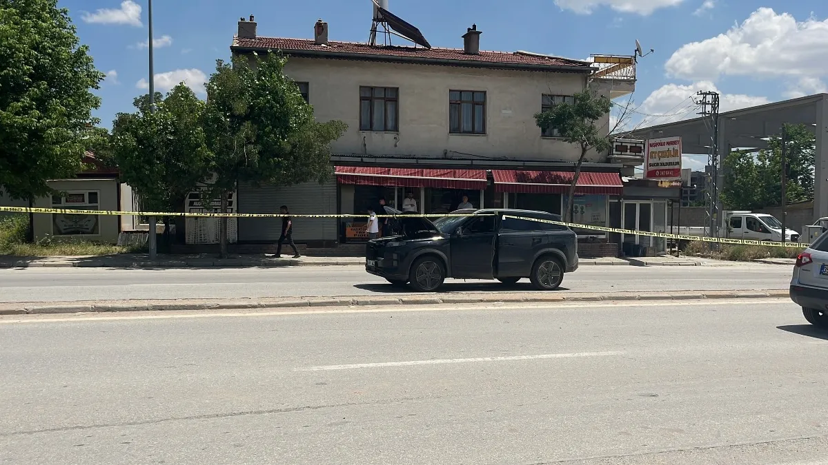 Feci kaza: Yaya SUV aracın altında kaldı