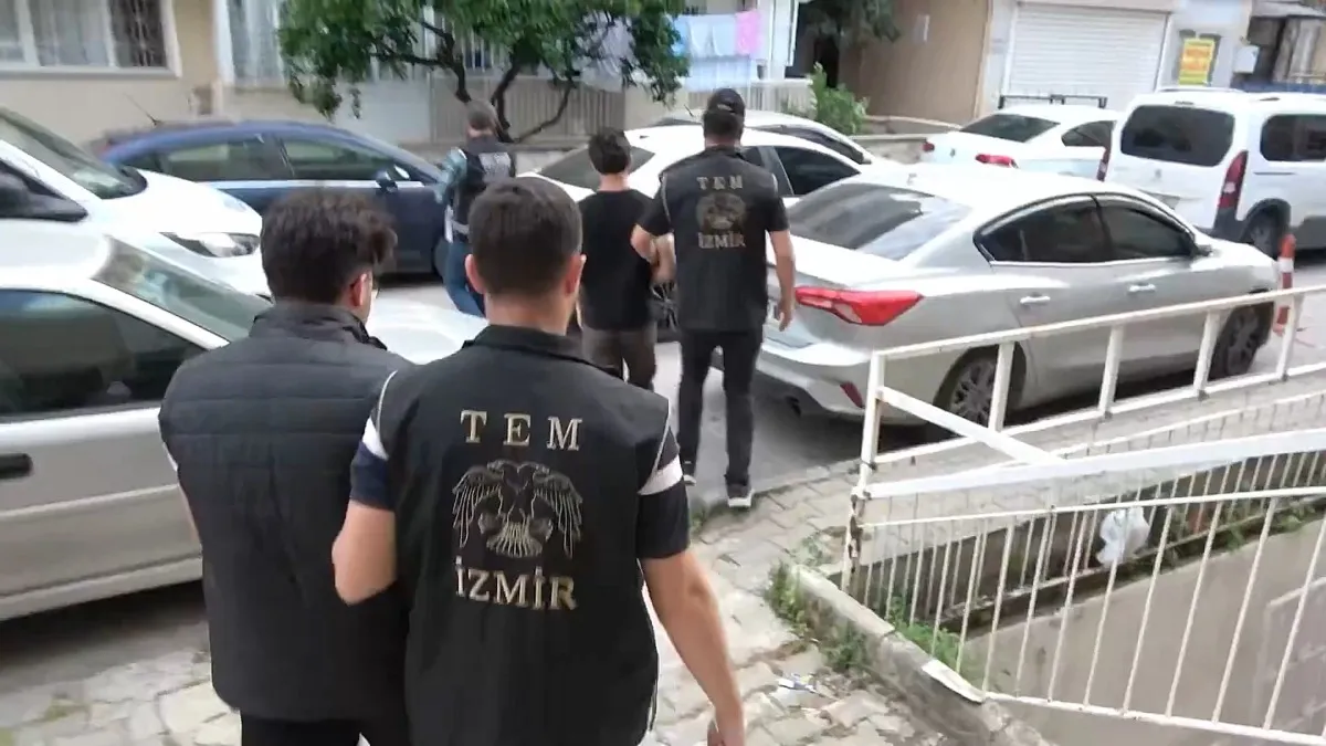İzmir merkezli 12 ilde FETÖ operasyonu: 41 tutuklama