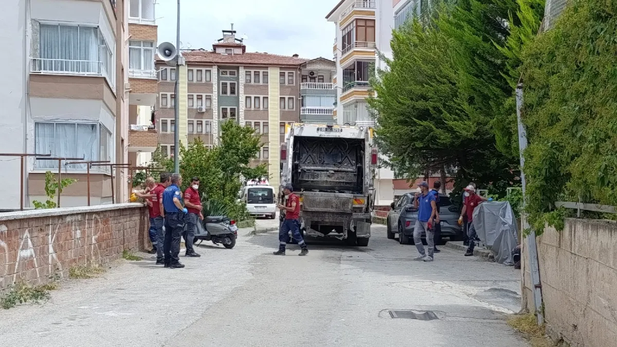 Mahalleli kokudan duramadı: Amasya'daki o daireden çıktı