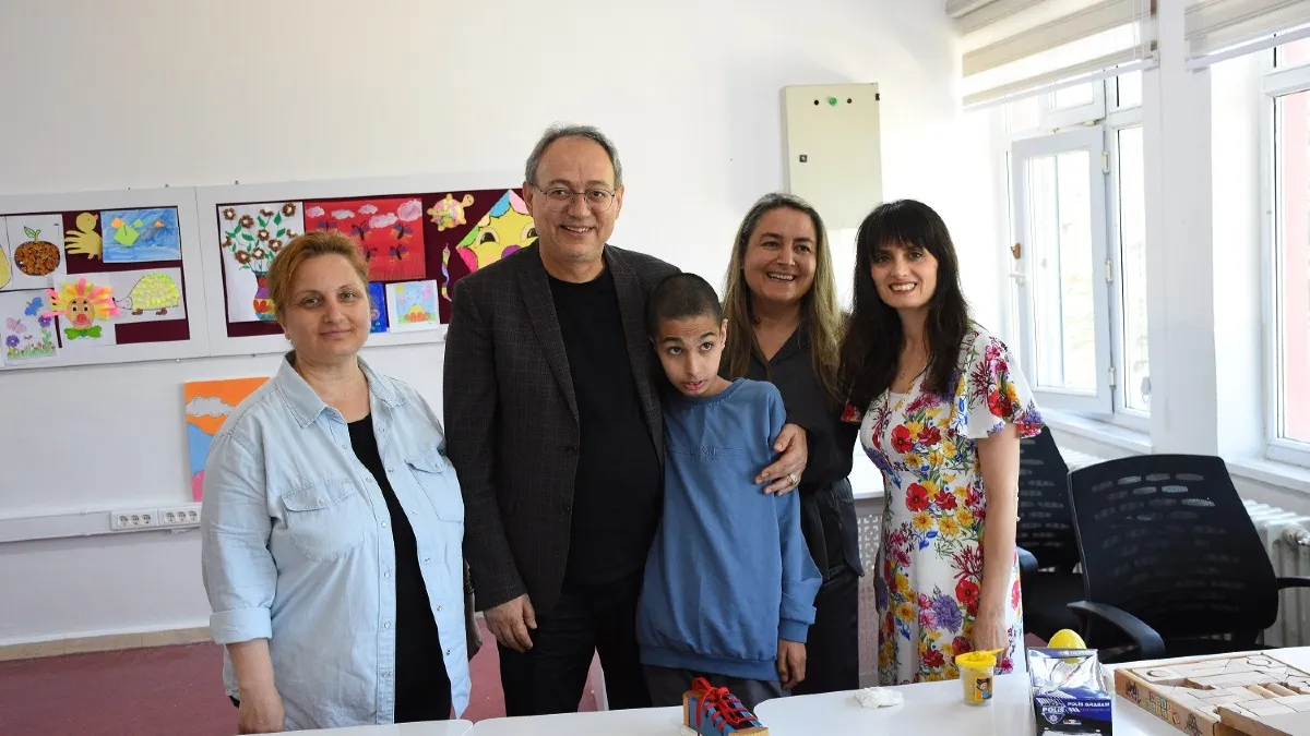 MHP Genel Başkan Yardımcısı Topsakal'dan Samsun'da öğrencilere hediye