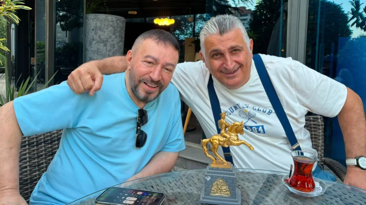 Mustafa Topaloğlu yeni şarkısını Samsun'da duyurdu: Şehri gezmeye devam ediyor