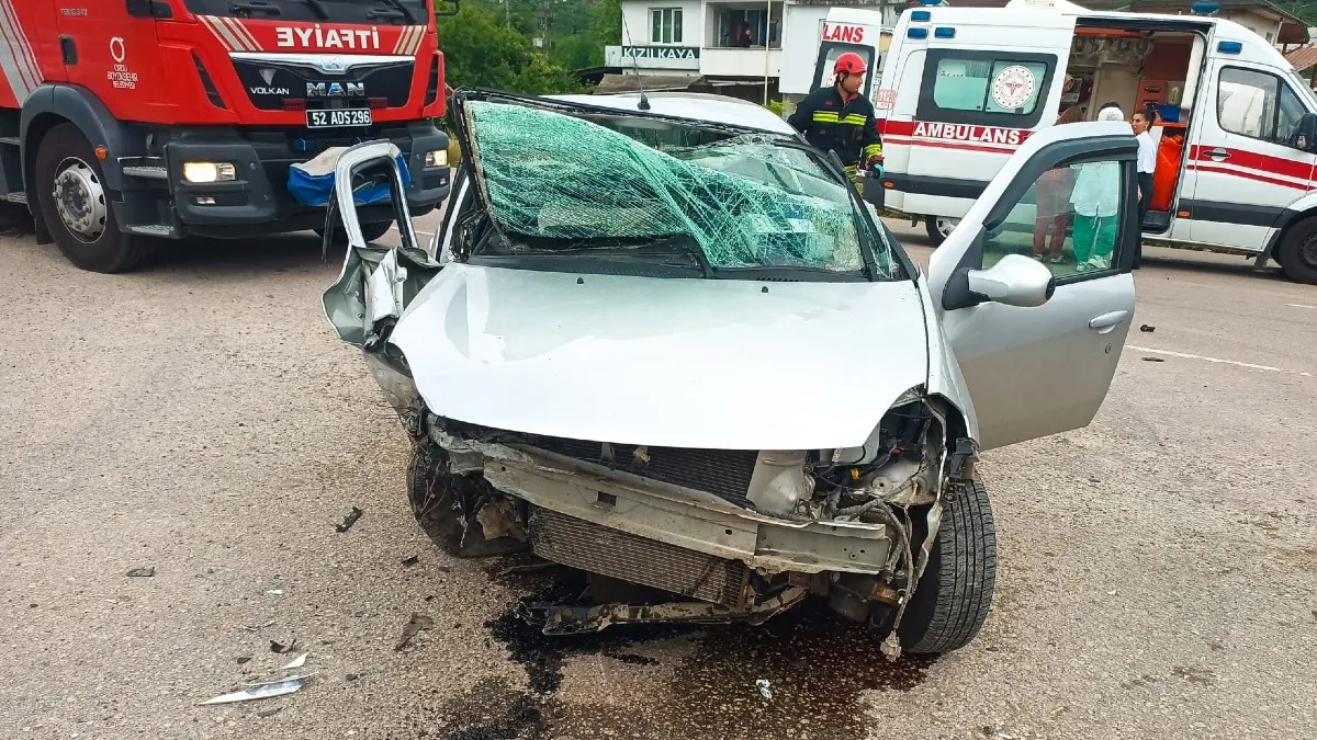 Ordu’da iki otomobil çarpıştı: 5 yaralı