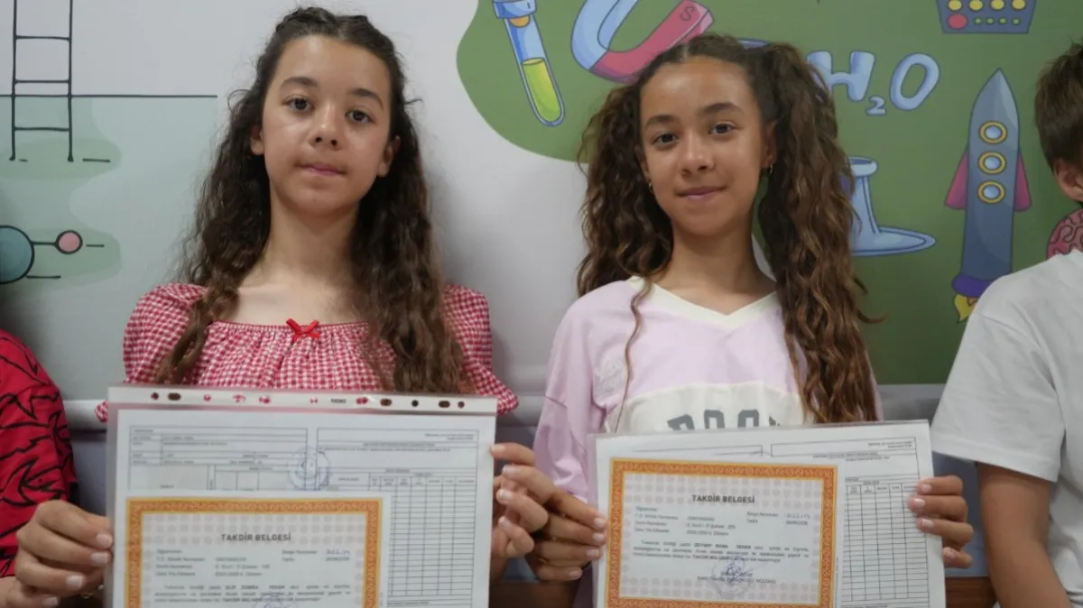 Samsun’da 13 ikiz öğrencinin karne heyecanı