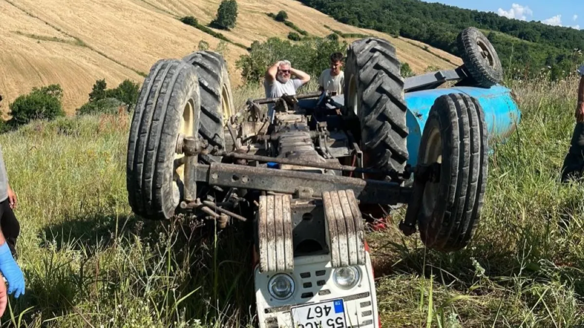 Samsun'da feci kaza: Traktör devrildi