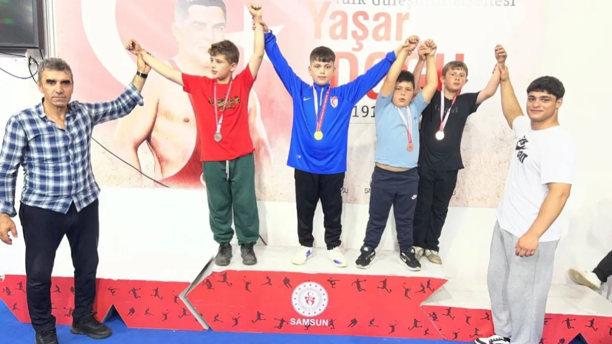 Samsun'da minikler minderin tozunu attı