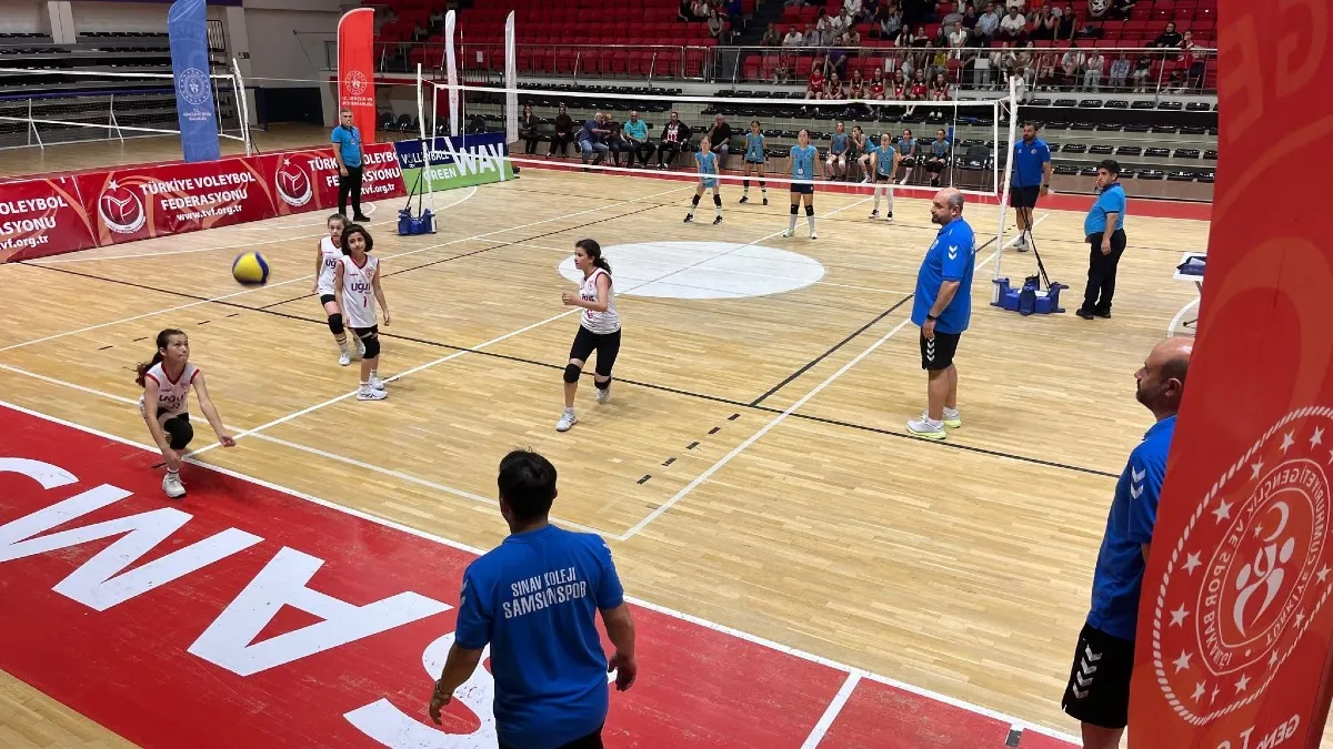 Samsun'da minikler voleybol şenliği tamamlandı