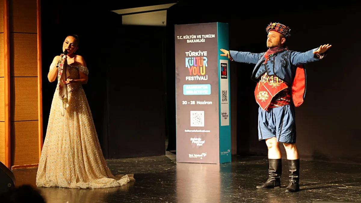 Samsun'da "Ozanların İzinde, Aşıkların Yolunda" konseri sanatseverlerle buluştu