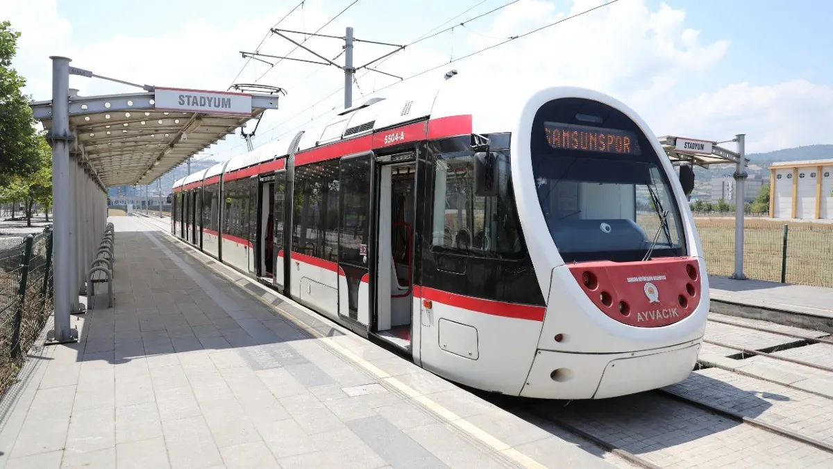 Samsun'da tramvayın çarptığı lise öğrencisi yaralandı