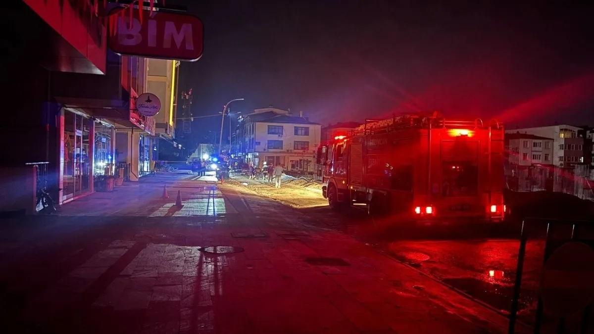 Şehir merkezinde doğal gaz alarmı! Polis çevreyi boşalttı