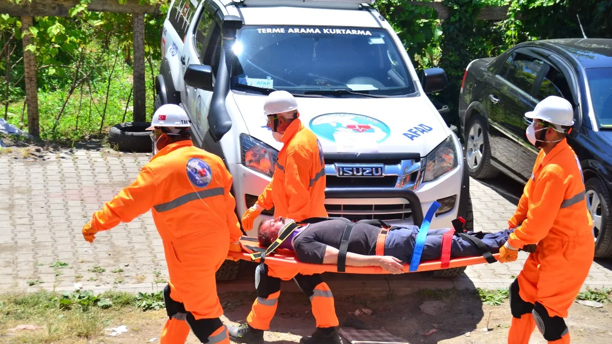 Terme’de gerçeğini aratmayan deprem tatbikatı