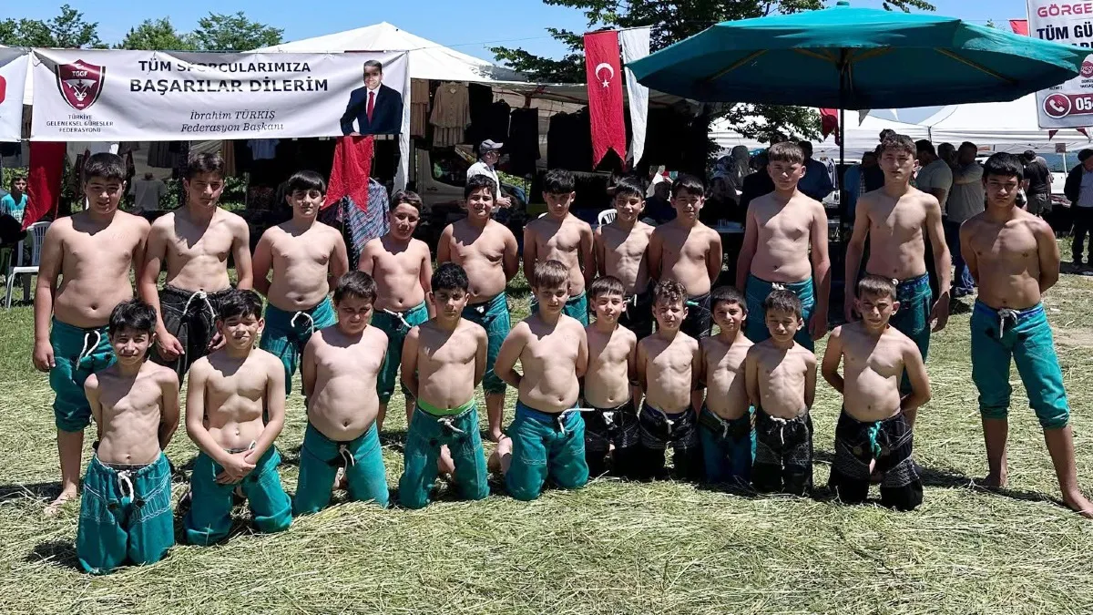 Yakakent’te Engiz Spor rüzgarı: Minik güreşçilerden 18 madalya