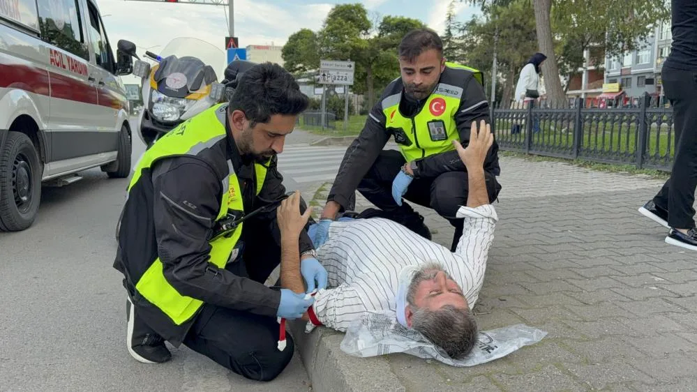 Samsun'da elektrikli bisikletten düşen sürücü hastanelik oldu