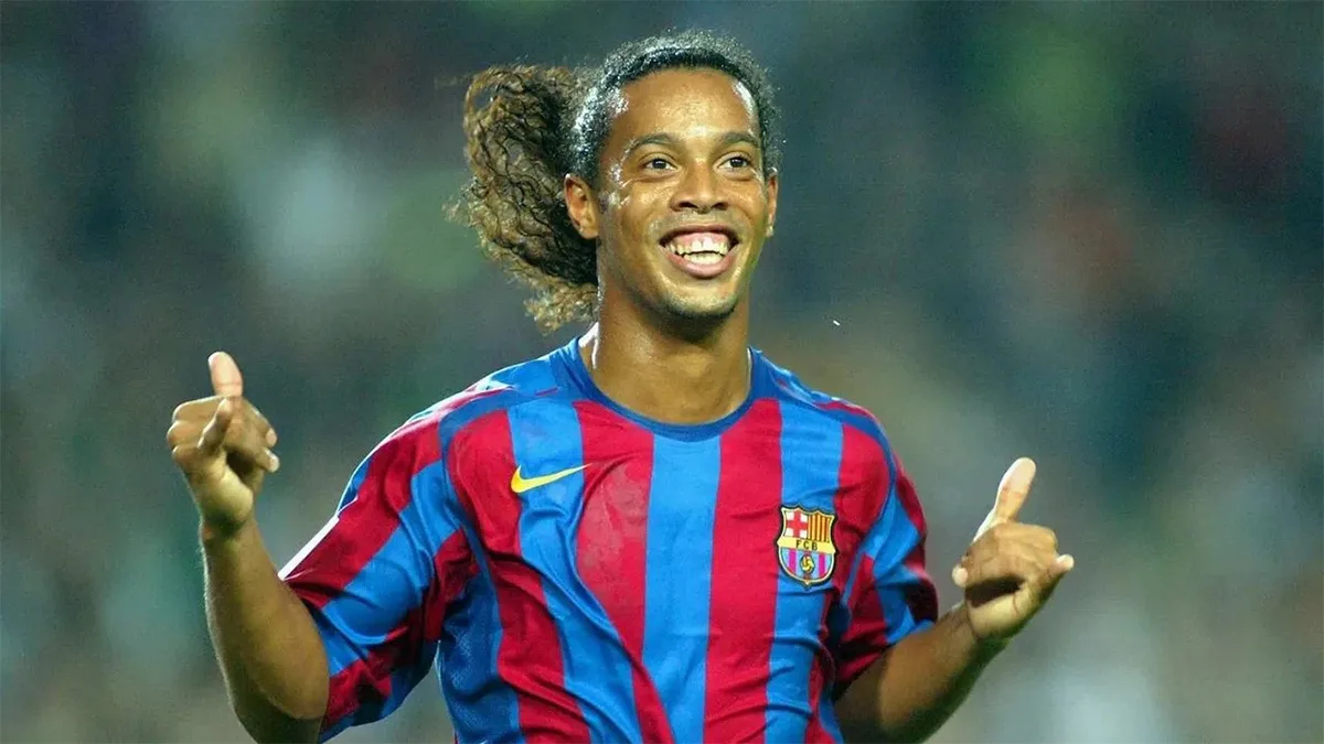 Ronaldinho 46 yaşında sahalara dönüyor! Hedefi 300'üncü gol